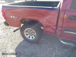 2006 Chevrolet Silverado 1500 LT2 with VIN 2GCEK13T861189215, listed as a IAAI auction lot 41595790 with 257,724 mi miles. Bid and sale history available at carsss.com. Image 6.