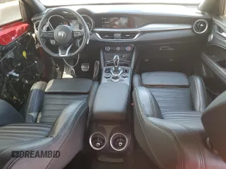2020 Alfa Romeo Stelvio Ti z VIN ZASPAKBN1L7C86895, wystawiony jako Copart lot #49410355 z przebiegiem 1683 mil mil oraz Szkody całkowita. Historia ofert i sprzedaży dostępna na DreamBid. Obrazek 8.