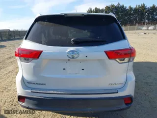 2018 Toyota Highlander SE with VIN 5TDJZRFH4JS829454, listed as a IAAI auction lot 41666882 with 114,716 mi miles. Bid and sale history available at carsss.com. Image 17.
