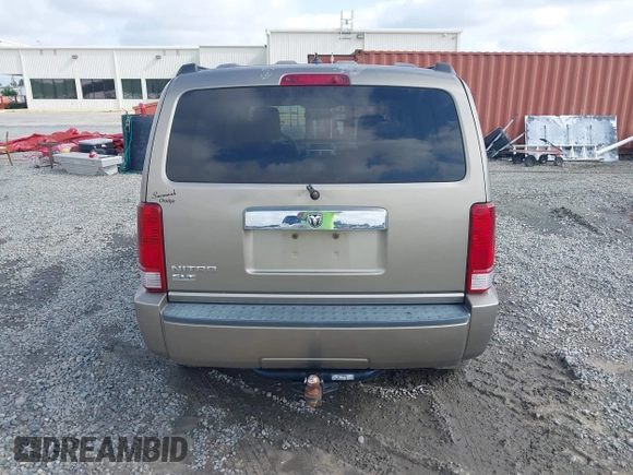 2007 Dodge Nitro SLT z VIN 1D8GT58KX7W689384, wystawiony jako IAAI lot #42139632 z przebiegiem 242 166 mil mil oraz . Historia ofert i sprzedaży dostępna na DreamBid. Obrazek 16.