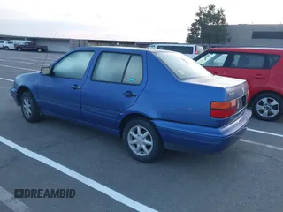 1998 Volkswagen Jetta TDI z VIN 3VWRF81HXWM156283, wystawiony jako IAAI lot #41764895 z przebiegiem 213 764 mil mil oraz . Historia ofert i sprzedaży dostępna na DreamBid. Obrazek 3.