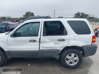 2007 Ford Escape XLT with VIN 1FMYU93147KA42293, listed as a IAAI auction lot 41586591 with 215,643 mi miles. Bid and sale history available at carsss.com. Image 6.