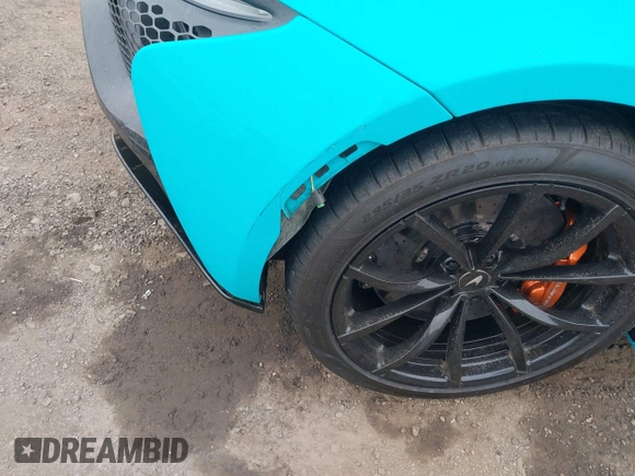 2023 McLaren Artura z VIN SBM16AEA2PW001787, wystawiony jako IAAI lot #41842771 z przebiegiem 2352 mil mil oraz . Historia ofert i sprzedaży dostępna na DreamBid. Obrazek 16.