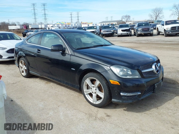 2012 Mercedes-Benz C 250 z VIN WDDGJ4HB4CF743051, wystawiony jako IAAI lot #41765592 z przebiegiem 159 574 mil mil oraz . Historia ofert i sprzedaży dostępna na DreamBid. Obrazek 1.