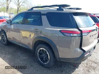 2023 Nissan Pathfinder SV z VIN 5N1DR3BD8PC223755, wystawiony jako IAAI lot #42077555 z przebiegiem 73 381 mil mil oraz . Historia ofert i sprzedaży dostępna na DreamBid. Obrazek 3.