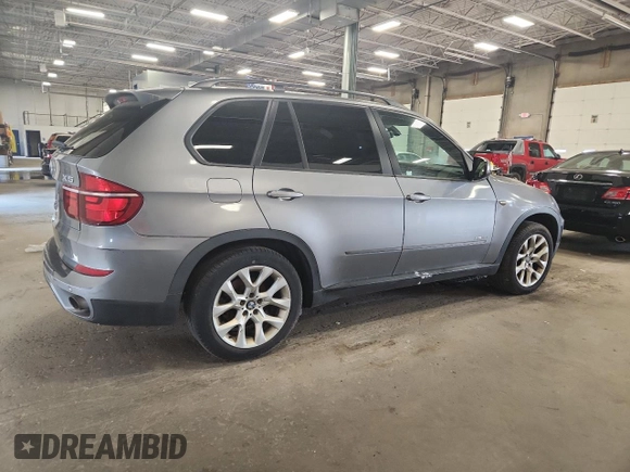 2012 BMW X5 35i z VIN 5UXZV4C58CL758466, wystawiony jako Copart lot #59799955 z przebiegiem 119 331 mil mil oraz Nie do naprawy • Non repairable. Historia ofert i sprzedaży dostępna na DreamBid. Obrazek 3.