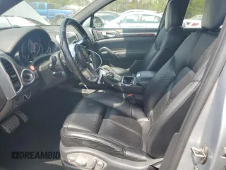 2017 Porsche Cayenne S с VIN WP1AB2A28HLA51118, выставлен на аукционе Copart как лот 50918305 с пробегом 109 872 миль миль и Списание • Salvage title. История ставок и продаж доступна на DreamBid. Изображение 7.