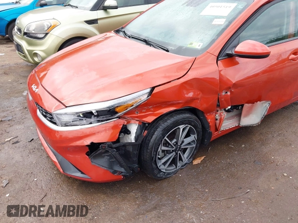 2023 Kia Forte LXS z VIN 3KPF24AD4PE596731, wystawiony jako IAAI lot #40501519 z przebiegiem 36 755 mil mil oraz . Historia ofert i sprzedaży dostępna na DreamBid. Obrazek 6.