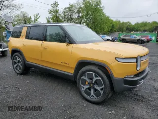 2023 Rivian R1S Adventure z VIN 7PDSGABA1PN009442, wystawiony jako Copart lot #55835815 z przebiegiem 28 048 mil mil oraz Szkody całkowita. Historia ofert i sprzedaży dostępna na DreamBid. Obrazek 4.