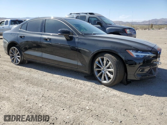 2021 Volvo S60 Momentum with VIN 7JR102FK7MG102337, listed as a Copart auction lot 58465294 with 9,971 mi miles and Salvage Title. Bid and sale history available at carsss.com. Image 4.