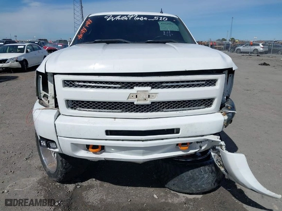 2010 Chevrolet Silverado 1500 LT with VIN 3GCRKSE34AG142638, listed as a IAAI auction lot 41620863 with 330,631 mi miles. Bid and sale history available at carsss.com. Image 17.