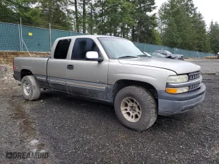 2000 Chevrolet Silverado 1500 LT with VIN 1GCEK19T0YE215802, listed as a Copart auction lot 45999925 with 247,187 mi miles and Salvage Title. Bid and sale history available at carsss.com. Image 4.