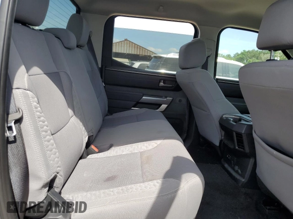 2024 Toyota Tundra SR5 z VIN 5TFLA5DB0RX151993, wystawiony jako Copart lot #56543025 z przebiegiem 17 502 mil mil oraz Szkoda całkowita • Salvage title. Historia ofert i sprzedaży dostępna na DreamBid. Obrazek 10.