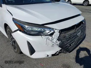 2024 Nissan Sentra SR with VIN 3N1AB8DV8RY262356, listed as a IAAI auction lot 41104932 with 5,880 mi miles and . Bid and sale history available at DreamBid. Image 6.