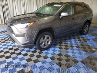 2024 Toyota RAV4 XLE z VIN 2T3P1RFV3RC428058, wystawiony jako Copart lot #65366935 z przebiegiem 38 838 mil mil oraz Czysty tytuł • Clean title. Historia ofert i sprzedaży dostępna na DreamBid. Obrazek 1.