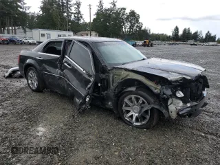 2005 Chrysler 300 C z VIN 2C3JA63H75H570025, wystawiony jako Copart lot #57563115 z przebiegiem 82 181 mil mil oraz Szkoda całkowita • Salvage title. Historia ofert i sprzedaży dostępna na DreamBid. Obrazek 4.