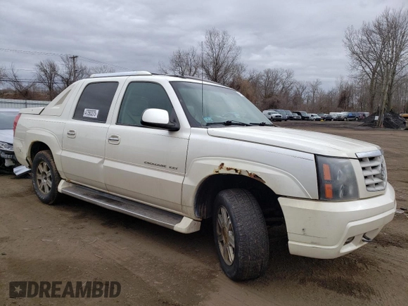 2003 Cadillac Escalade EXT z VIN 3GYEK63N13G145634, wystawiony jako Copart lot #47593375 z przebiegiem 287 512 mil mil oraz Nie do naprawy. Historia ofert i sprzedaży dostępna na DreamBid. Obrazek 4.