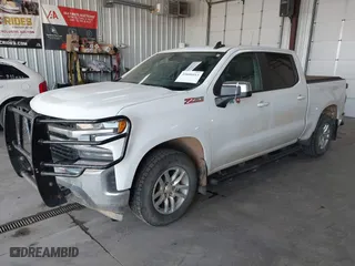 2019 Chevrolet Silverado 1500 LT with VIN 3GCUYDED1KG120689, listed as a IAAI auction lot 39880413 with 135 mi miles. Bid and sale history available at carsss.com. Image 17.