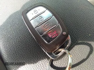 2018 Hyundai Ioniq SEL z VIN KMHC75LC9JU087317, wystawiony jako IAAI lot #32875658 z przebiegiem 85 623 mil mil oraz . Historia ofert i sprzedaży dostępna na DreamBid. Obrazek 11.