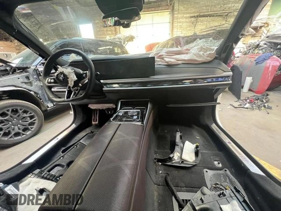 2023 BMW 7 Series 760i xDrive с VIN WBA33EJ02PCN27706, выставлен на аукционе Copart как лот 44884564 с пробегом Не указан миль и . История ставок и продаж доступна на DreamBid. Изображение 9.