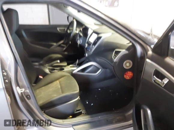 2013 Hyundai Veloster w/Gray Int with VIN KMHTC6AD4DU117924, listed as a IAAI auction lot 41339465 with 156,004 mi miles. Bid and sale history available at carsss.com. Image 5.