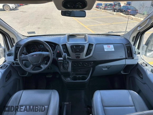 2018 Ford Transit Passenger XL z VIN 1FBZX2CM7JKA76872, wystawiony jako Copart lot #51631945 z przebiegiem 270 145 mil mil oraz Czysty tytuł • Clean title. Historia ofert i sprzedaży dostępna na DreamBid. Obrazek 7.