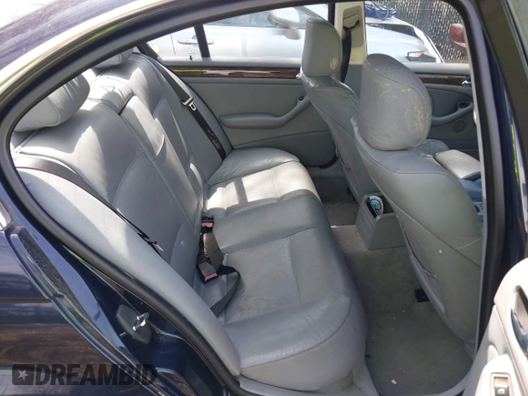 2000 BMW 3 Series 328i with VIN WBAAM5344YJR62535, listed as a IAAI auction lot 41953965 with 225,321 mi miles. Bid and sale history available at carsss.com. Image 8.