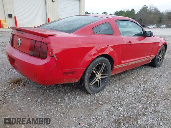 2007 Ford Mustang Deluxe z VIN 1ZVFT80N475246636, wystawiony jako IAAI lot #41620976 z przebiegiem 310 653 mil mil oraz . Historia ofert i sprzedaży dostępna na DreamBid. Obrazek 4.
