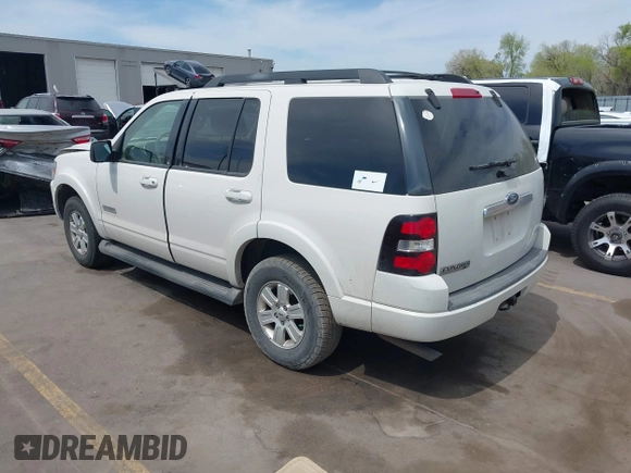 2008 Ford Explorer XLT with VIN 1FMEU73E28UA45435, listed as a IAAI auction lot 42014934 with 207,072 mi miles. Bid and sale history available at carsss.com. Image 3.