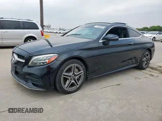 2019 Mercedes-Benz C 300 z VIN WDDWJ8EB3KF779335, wystawiony jako Copart lot #57493355 z przebiegiem 157 439 mil mil oraz Czysty tytuł • Clean title. Historia ofert i sprzedaży dostępna na DreamBid. Obrazek 1.