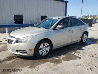 2014 Chevrolet Cruze LS with VIN 1G1PA5SH3E7101939, listed as a Copart auction lot 52426935 with 88,004 mi miles and Salvage Title. Bid and sale history available at carsss.com. Image 1.
