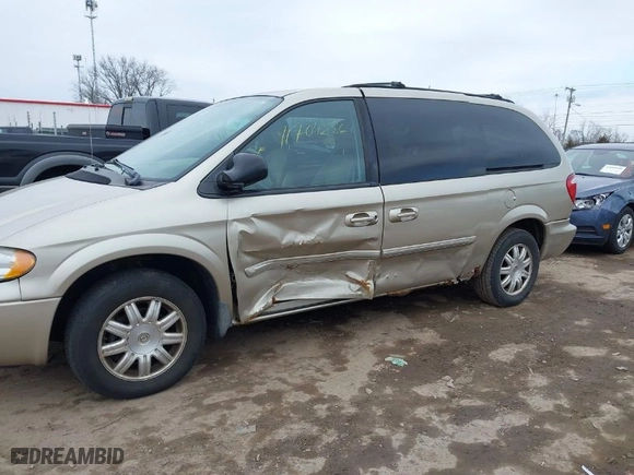 2006 Chrysler Town & Country LWB Touring with VIN 2A4GP54L16R781535, listed as a IAAI auction lot 41704286 with 184,610 mi miles. Bid and sale history available at carsss.com. Image 6.