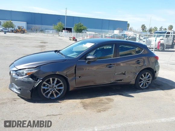 2018 Mazda 3 Touring z VIN 3MZBN1L38JM243749, wystawiony jako IAAI lot #41771812 z przebiegiem 65 533 mil mil oraz . Historia ofert i sprzedaży dostępna na DreamBid. Obrazek 14.