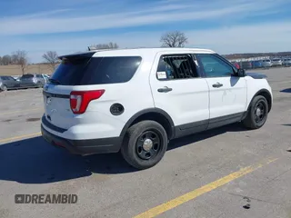 2019 Ford Police Interceptor Utility z VIN 1FM5K8ARXKGB28408, wystawiony jako IAAI lot #41883272 z przebiegiem 114 328 mil mil oraz . Historia ofert i sprzedaży dostępna na DreamBid. Obrazek 4.