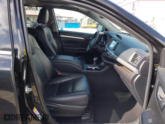 2015 Toyota Highlander XLE z VIN 5TDKKRFHXFS109236, wystawiony jako IAAI lot #41915934 z przebiegiem 102 536 mil mil oraz . Historia ofert i sprzedaży dostępna na DreamBid. Obrazek 5.