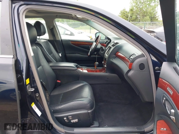 2009 Lexus LS 460 с VIN JTHCL46F995003808, выставлен на аукционе IAAI как лот 42236646 с пробегом 132 083 миль миль и . История ставок и продаж доступна на DreamBid. Изображение 5.