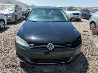 2013 Volkswagen Jetta SE with VIN 3VWDX7AJ8DM292073, listed as a Copart auction lot 59989585 with 129,697 mi miles and Salvage title. Bid and sale history available at DreamBid. Image 5.