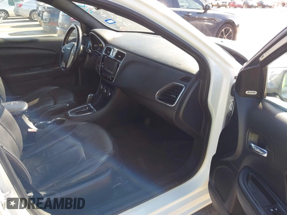 2011 Chrysler 200 Limited with VIN 1C3BC2FG4BN583036, listed as a IAAI auction lot 41617682 with 143,846 mi miles. Bid and sale history available at carsss.com. Image 5.