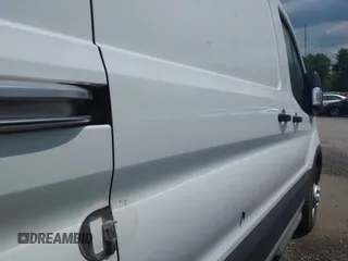 2024 Ford Transit z VIN 1FTYE2Y87RKA82840, wystawiony jako IAAI lot #42644818 z przebiegiem 10 940 mil mil oraz . Historia ofert i sprzedaży dostępna na DreamBid. Obrazek 13.