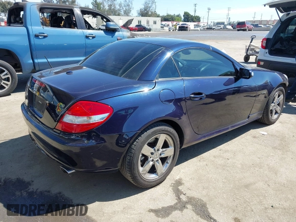 2007 Mercedes-Benz SLK 280 z VIN WDBWK54F67F147056, wystawiony jako IAAI lot #41844751 z przebiegiem 166 042 mil mil oraz . Historia ofert i sprzedaży dostępna na DreamBid. Obrazek 4.