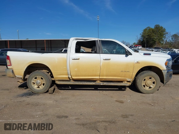 2019 Ram 2500 Lone Star with VIN 3C6UR5DL1KG663656, listed as a IAAI auction lot 41329641 with 124,361 mi miles and . Bid and sale history available at DreamBid. Image 13.