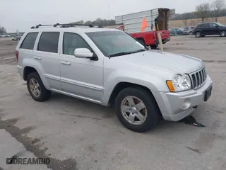 2007 Jeep Grand Cherokee Overland with VIN 1J8HR68237C676686, listed as a IAAI auction lot 42073411 with 194,524 mi miles. Bid and sale history available at carsss.com. Image 1.