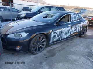 2013 Tesla Model S with VIN 5YJSA1CNODFP07903, listed as a IAAI auction lot 41281788 with Not Provided miles. Bid and sale history available at carsss.com. Image 2.