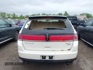 2007 Lincoln MKX z VIN 2LMDU88C27BJ13038, wystawiony jako IAAI lot #42342316 z przebiegiem Nie podano mil oraz . Historia ofert i sprzedaży dostępna na DreamBid. Obrazek 16.