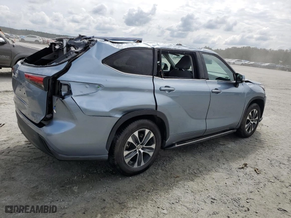 2020 Toyota Highlander XLE with VIN 5TDHZRAH8LS020709, listed as a Copart auction lot 74825704 with 55,706 mi miles and Salvage Title. Bid and sale history available at carsss.com. Image 3.