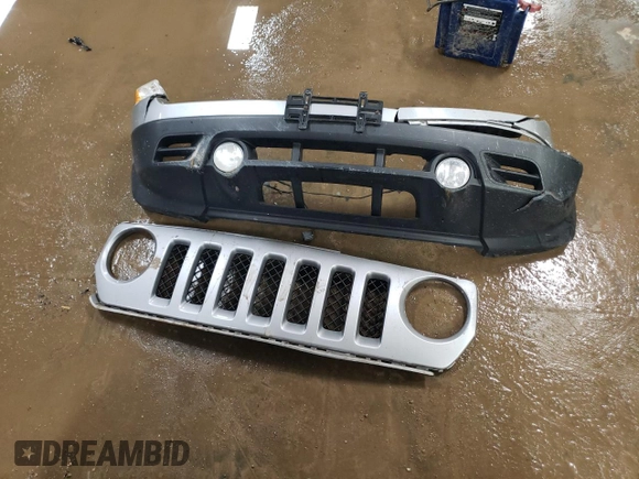2014 Jeep Patriot Latitude with VIN 1C4NJPFB1ED767103, listed as a Copart auction lot 51844535 with 158,480 mi miles and Salvage title. Bid and sale history available at DreamBid. Image 12.