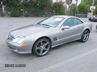 2005 Mercedes-Benz SL 500 z VIN WDBSK75F75F102486, wystawiony jako IAAI lot #42129769 z przebiegiem 61 246 mil mil oraz . Historia ofert i sprzedaży dostępna na DreamBid. Obrazek 2.