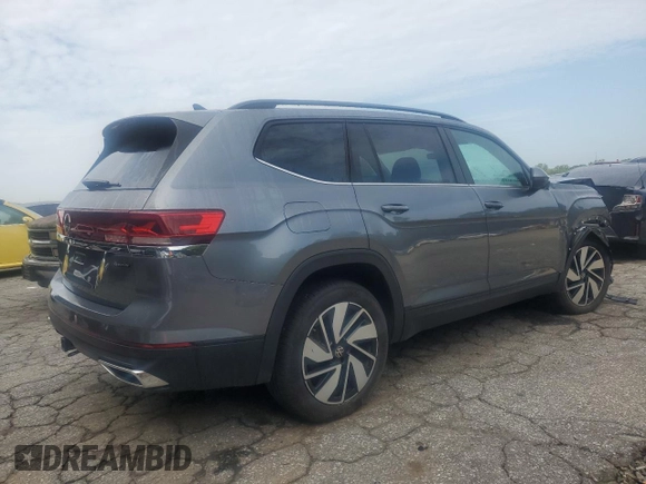 2024 Volkswagen Atlas SE with VIN 1V2KR2CA6RC559352, listed as a Copart auction lot 62817135 with 20,140 mi miles and Salvage title. Bid and sale history available at DreamBid. Image 3.