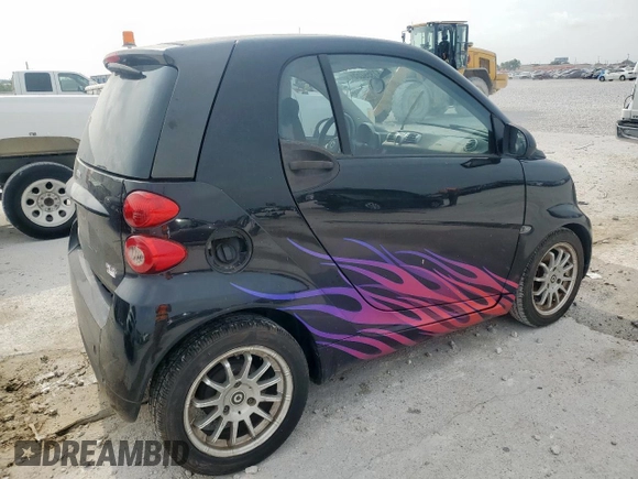 2011 Smart fortwo Pure with VIN WMEEJ3BA4BK447028, listed as a Copart auction lot 57359265 with 84,657 mi miles and Clean title. Bid and sale history available at DreamBid. Image 3.