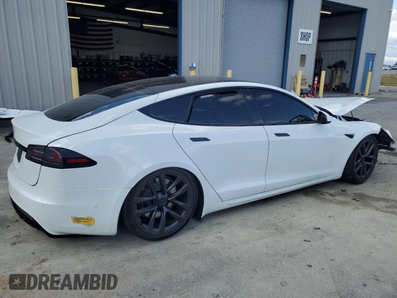2022 Tesla Model S z VIN 5YJSA1E57NF474679, wystawiony jako Copart lot #56608285 z przebiegiem Nie podano mil oraz Szkoda całkowita • Salvage title. Historia ofert i sprzedaży dostępna na DreamBid. Obrazek 3.